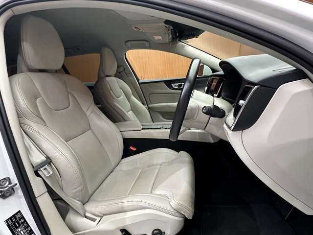 ボルボ Ｖ６０ クロスカントリー T5 AWD プロ 千葉県 2019(令1)年 5.4万km アイスホワイト ＡＣＣ　/白革シート　/ＨＵＤ　/ナビ　/ＴＶ　/Ｂｌｕｅｔｏｏｔｈ接続　/３６０°ｈａｒｍａｎｋａｒｄｏｎサウンド　/シートヒーター　/電動シート　/電動リアゲート　/ＬＥＤヘッドライト　/衝突軽減Ｂ　/ＢＳＭ　/ＬＫＡ