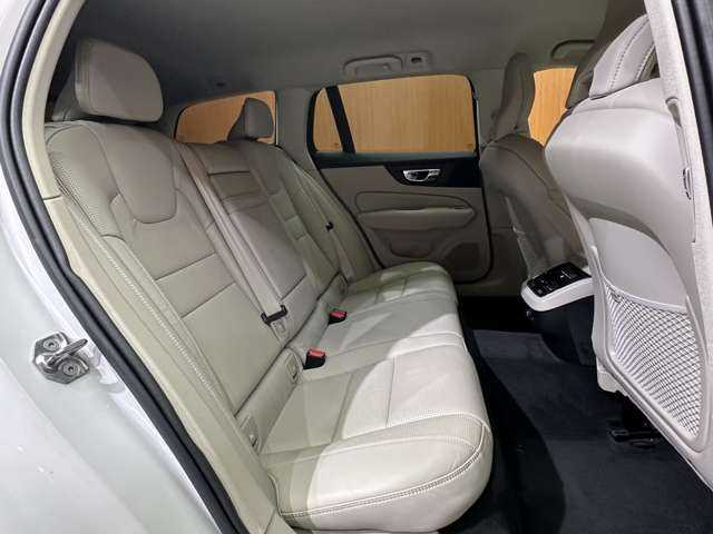 ボルボ Ｖ６０ クロスカントリー T5 AWD プロ 千葉県 2019(令1)年 5.4万km アイスホワイト ＡＣＣ　/白革シート　/ＨＵＤ　/ナビ　/ＴＶ　/Ｂｌｕｅｔｏｏｔｈ接続　/３６０°ｈａｒｍａｎｋａｒｄｏｎサウンド　/シートヒーター　/電動シート　/電動リアゲート　/ＬＥＤヘッドライト　/衝突軽減Ｂ　/ＢＳＭ　/ＬＫＡ