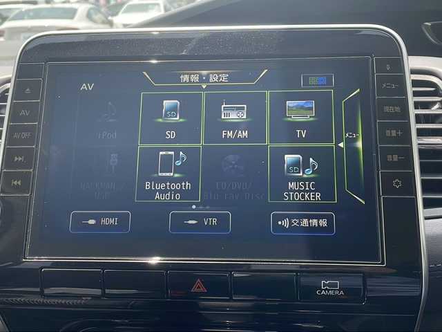 日産 セレナ ハイウェイスター V 大阪府 2021(令3)年 5.7万km ブリリアントホワイトパール 衝突軽減システム　/両側パワースライドドア　/純正１０インチナビ/フルセグTV　/Bluetooth　/CD　/DVD　/Blu-ray　/全方位カメラ　/レーダークルーズコントロール/プロパイロット/デジタルインナーミラー/オートホールド/BSM/LEDヘッドライト　/ドライブレコーダー　/ＥＴＣ/スペアキー