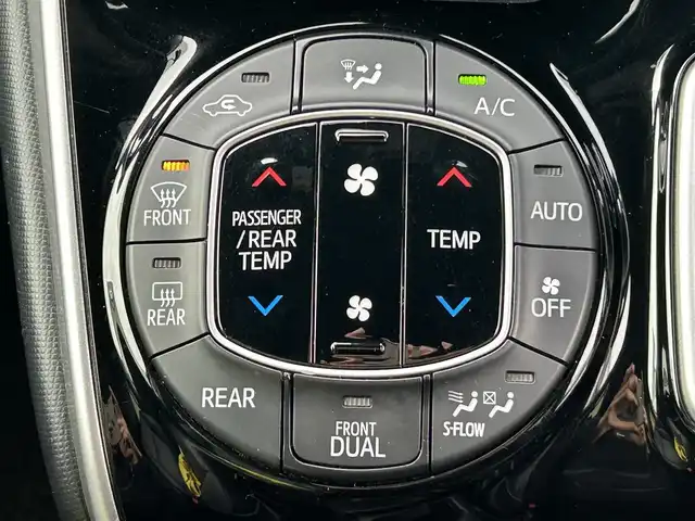 トヨタ エスクァイア ハイブリッド Gi 兵庫県 2018(平30)年 6.9万km ホワイトパールクリスタルシャイン 純正10.5インチナビ/フルセグTV/BTオーディオ/バックカメラ/ETC/前席シートヒーター/モデリスタエアロ/両側パワースライドドア/LEDヘッドライト/オートライト/スマートキー/ワンオーナー/プッシュスタート/レーンキープアシスト/横滑り防止装置