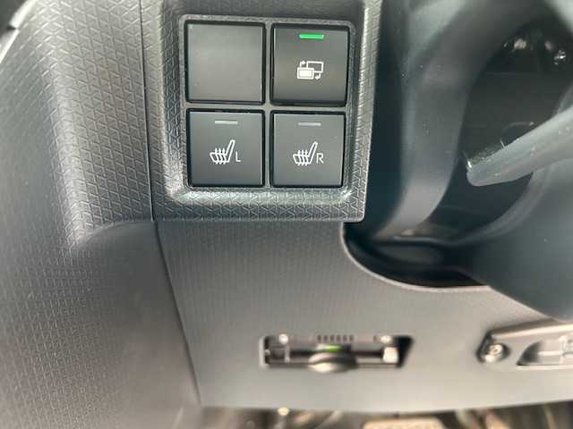 ダイハツ タント カスタム RS 長崎県 2023(令5)年 0.8万km シャイニングホワイトパール 登録時走行7728km/ワンオーナー/スマートアシスト/・衝突回避支援ブレーキ機能/・衝突警報機能/・ブレーキ制御付誤発進抑制機能/・車線逸脱警報機能/・車線逸脱抑制制御機能/・路側逸脱警報機能/・ふらつき警報/・先行車発進お知らせ機能/・標識認識機能（進入禁止/最高速度/一時停止）/・アダプティブドライビングビーム/・コーナーセンサー/スマートパノラマパーキングパック/・スマートパノラマパーキングアシスト（フロント/サイド/バックカメラ）/・ドアミラーヒーター/・助手席側サイドアンダーミラー/・ステアリングスイッチ（駐車支援）/純正ディスプレイオーディオ/フルセグTV/ビルトインETC2.0/ドライブレコーダー/両側パワースライドドア/LEDライト/ハーフレザーシート（合皮）/前席シートヒーター/eco IDLE/メッキフロントグリル（08400-K2379)/保証書・取説/スペアキー