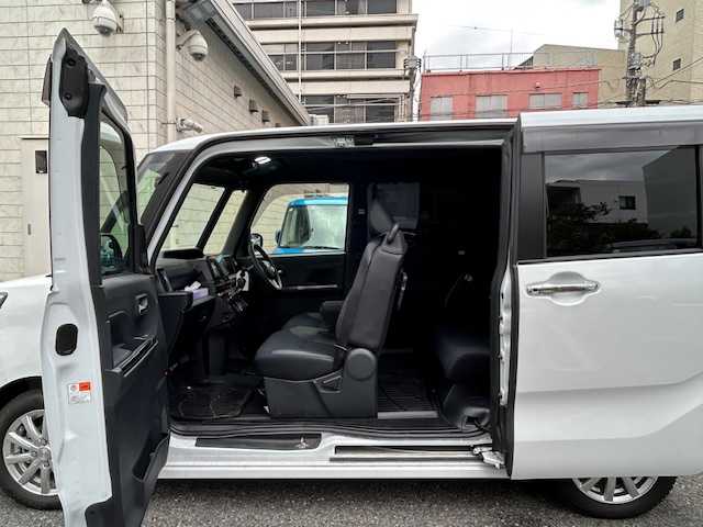 ダイハツ タント カスタム RS 長崎県 2023(令5)年 0.8万km シャイニングホワイトパール 登録時走行7728km/ワンオーナー/スマートアシスト/・衝突回避支援ブレーキ機能/・衝突警報機能/・ブレーキ制御付誤発進抑制機能/・車線逸脱警報機能/・車線逸脱抑制制御機能/・路側逸脱警報機能/・ふらつき警報/・先行車発進お知らせ機能/・標識認識機能（進入禁止/最高速度/一時停止）/・アダプティブドライビングビーム/・コーナーセンサー/スマートパノラマパーキングパック/・スマートパノラマパーキングアシスト（フロント/サイド/バックカメラ）/・ドアミラーヒーター/・助手席側サイドアンダーミラー/・ステアリングスイッチ（駐車支援）/純正ディスプレイオーディオ/フルセグTV/ビルトインETC2.0/ドライブレコーダー/両側パワースライドドア/LEDライト/ハーフレザーシート（合皮）/前席シートヒーター/eco IDLE/メッキフロントグリル（08400-K2379)/保証書・取説/スペアキー