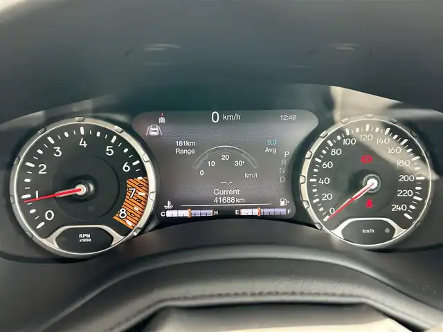 クライスラー・ジープ ジープ レネゲード トレイルホーク 東京都 2021(令3)年 4.2万km オレンジ ワンオーナー/純正ナビ/　フルセグTV/Bluetooth/AppleCarPlay/バックカメラ/純正前後ドライブレコーダー/純正17インチアルミホイール/クルーズコントロール/ブラインドスポットモニター/LEDヘッドライト/フォグランプ/オートライト/ビルトインETC2.0/コーナーセンサー/アイドリングストップ/ステアリングスイッチ/プッシュスタート/スマートキー/電動格納ミラー/ウインカーミラー/横すべり防止/純正フロアマット/ドアバイザー