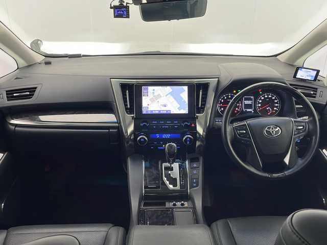 トヨタ アルファード S Cパッケージ 宮崎県 2020(令2)年 6.4万km ブラック 禁煙車/トヨタセーフティセンス/純正9型ディスプレイオーディオナビTV/（T-connect/CD/DVD/Bluetooth/フルセグTV)/純正リアフリップダウンモニター/純正ビルトイン2.0ETC/純正LEDオートライト/純正LEDフォグ/純正18インチアルミ/純正モデリスタエアロ/純正モデリスタマフラー/純正フロアマット/社外前後ドライブレコーダー/両側電動スライドドア/黒本革シート/アダプティブクルーズコントロール/プリクラッシュセーフティ/レーンディパーチャーアラート/オートマチックハイビーム/ブラインドスポットモニター/電子パーキング/オートホールド/サンルーフ/エグゼクティブパワーシート/前席パワーシート/エアシート/ウッドコンビ本革巻ハンドル/ウインカードアミラー/オート電動格納ミラー/ステアリングヒーター/スマートキー/プッシュエンジンスタート/スペアキー/取扱い説明書