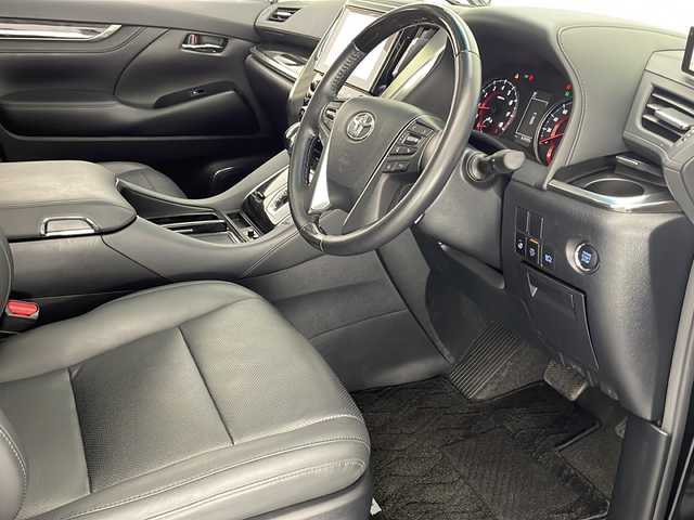 トヨタ アルファード S Cパッケージ 宮崎県 2020(令2)年 6.4万km ブラック 禁煙車/トヨタセーフティセンス/純正9型ディスプレイオーディオナビTV/（T-connect/CD/DVD/Bluetooth/フルセグTV)/純正リアフリップダウンモニター/純正ビルトイン2.0ETC/純正LEDオートライト/純正LEDフォグ/純正18インチアルミ/純正モデリスタエアロ/純正モデリスタマフラー/純正フロアマット/社外前後ドライブレコーダー/両側電動スライドドア/黒本革シート/アダプティブクルーズコントロール/プリクラッシュセーフティ/レーンディパーチャーアラート/オートマチックハイビーム/ブラインドスポットモニター/電子パーキング/オートホールド/サンルーフ/エグゼクティブパワーシート/前席パワーシート/エアシート/ウッドコンビ本革巻ハンドル/ウインカードアミラー/オート電動格納ミラー/ステアリングヒーター/スマートキー/プッシュエンジンスタート/スペアキー/取扱い説明書