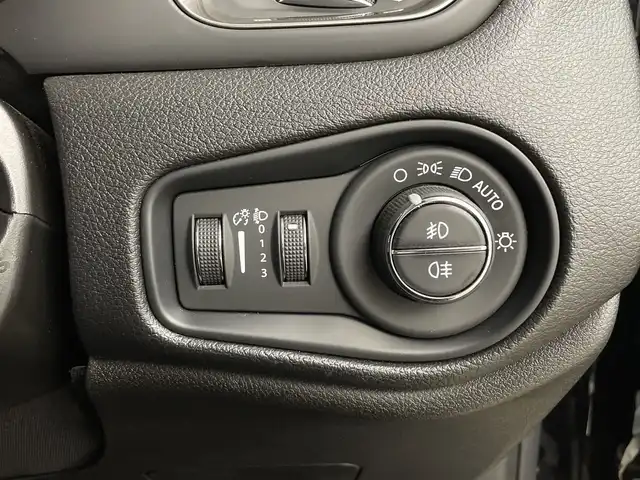 クライスラー・ジープ ジープ レネゲード リミテッド 鹿児島県 2019(令1)年 7万km 黒 メーカー純正ナビ/（Bluetooth/ラジオ）/レーダークルーズコントロール/衝突被害軽減システム/レーンキープアシスト/オートライト/アイドリングストップ/電動パーキングブレーキ/オートホールド機能/バックカメラ/スマートキー/プッシュスタート