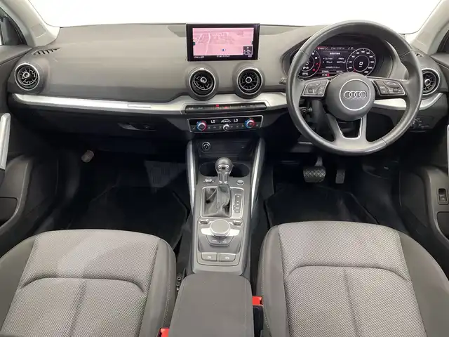 アウディ Ｑ２ 30TFSIスポーツ 栃木県 2019(令1)年 2.8万km グレイシアホワイトメタリック ターボ/メモリーナビ/（CD/Bluetooth/フルセグTV/USB）/バックカメラ/ビルトインETC2.0/前後ドラレコ/シートヒーター/電動リヤゲート/スマートキー/プッシュスタート/アイドリングストップ/横滑り防止装置/前後コーナーセンサー/LEDヘッドライト/オートライト/純正アルミホイール/純正フロアマット