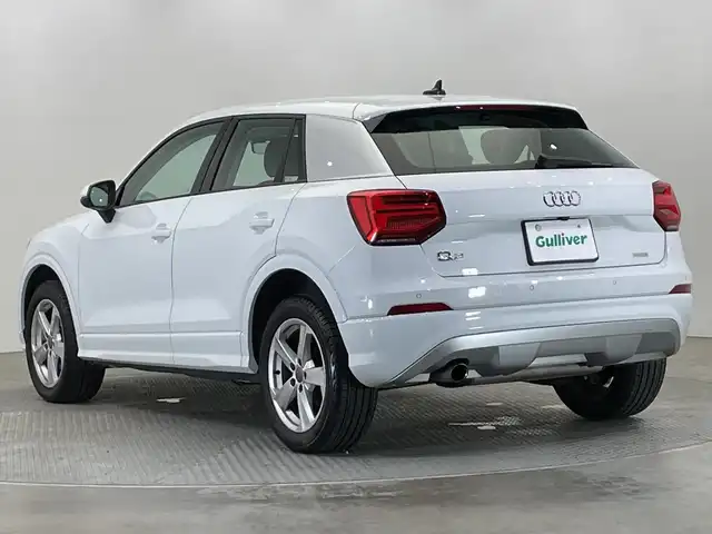 アウディ Ｑ２ 30TFSIスポーツ 栃木県 2019(令1)年 2.8万km グレイシアホワイトメタリック ターボ/メモリーナビ/（CD/Bluetooth/フルセグTV/USB）/バックカメラ/ビルトインETC2.0/前後ドラレコ/シートヒーター/電動リヤゲート/スマートキー/プッシュスタート/アイドリングストップ/横滑り防止装置/前後コーナーセンサー/LEDヘッドライト/オートライト/純正アルミホイール/純正フロアマット