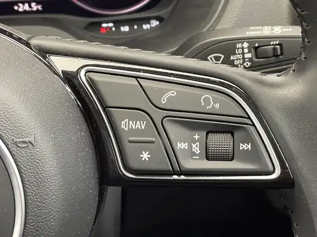 アウディ Ｑ２ 30TFSIスポーツ 栃木県 2019(令1)年 2.8万km グレイシアホワイトメタリック ターボ/メモリーナビ/（CD/Bluetooth/フルセグTV/USB）/バックカメラ/ビルトインETC2.0/前後ドラレコ/シートヒーター/電動リヤゲート/スマートキー/プッシュスタート/アイドリングストップ/横滑り防止装置/前後コーナーセンサー/LEDヘッドライト/オートライト/純正アルミホイール/純正フロアマット