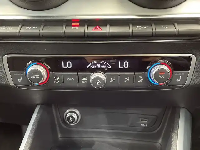 アウディ Ｑ２ 30TFSIスポーツ 栃木県 2019(令1)年 2.8万km グレイシアホワイトメタリック ターボ/メモリーナビ/（CD/Bluetooth/フルセグTV/USB）/バックカメラ/ビルトインETC2.0/前後ドラレコ/シートヒーター/電動リヤゲート/スマートキー/プッシュスタート/アイドリングストップ/横滑り防止装置/前後コーナーセンサー/LEDヘッドライト/オートライト/純正アルミホイール/純正フロアマット