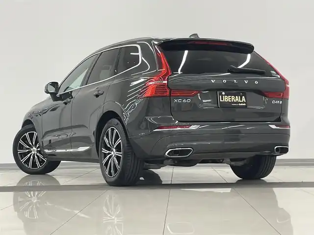 ボルボ ＸＣ６０ D4 AWD インスクリプション 岡山県 2019(令1)年 4.4万km グレー 純正SENSUS/360°カメラ/Bowers＆Wilkinsオーディオ/パノラマガラスサンルーフ/レザーシート/エアシート/シートヒーター/マッサージシート/パワーテールゲート/ACC/Bluetooth/アップルカープレイ/CDプレイヤー/オートライト/アクティブベンディングライト/コーナーリングライト/HUD/車間警告/City　Safety/LKA/ロードサイドインフォーメーション/BLIS/レインセンサー/ドラレコ（F.R）