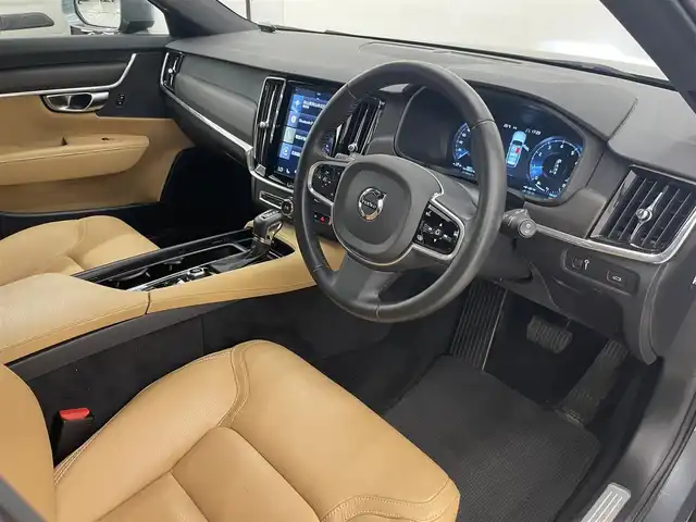 ボルボ ＸＣ６０ D4 AWD インスクリプション 岡山県 2019(令1)年 4.4万km グレー 純正SENSUS/360°カメラ/Bowers＆Wilkinsオーディオ/パノラマガラスサンルーフ/レザーシート/エアシート/シートヒーター/マッサージシート/パワーテールゲート/ACC/Bluetooth/アップルカープレイ/CDプレイヤー/オートライト/アクティブベンディングライト/コーナーリングライト/HUD/車間警告/City　Safety/LKA/ロードサイドインフォーメーション/BLIS/レインセンサー/ドラレコ（F.R）