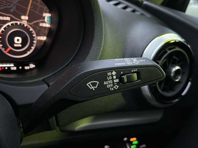 アウディ Ａ３ SB 30TFSI シグネチャーED 京都府 2020(令2)年 1.1万km 白 ワンオーナー/純正ナビ/フルセグTV/FM/AM/CD/DVD/SD/AUX/USB/バックカメラ/レーダークルーズコントロール/コーナーセンサー/衝突軽減防止/レーンアシスト/Audiプレセンス/Audiサイドアシスト/電動パーキングブレーキ/プッシュスタート/オートライト/オートワイパー/前後ドラレコ/ETC/純正フロアマット/純正１６インチAW/スマートスペアキー×１