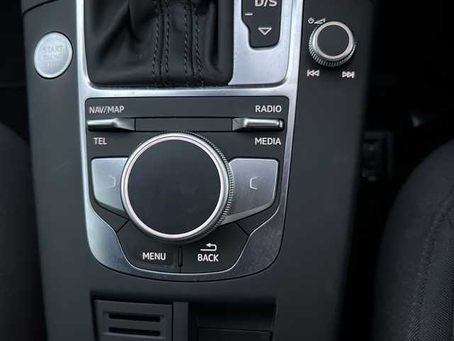 アウディ Ａ３ SB 30TFSI シグネチャーED 京都府 2020(令2)年 1.1万km 白 ワンオーナー/純正ナビ/フルセグTV/FM/AM/CD/DVD/SD/AUX/USB/バックカメラ/レーダークルーズコントロール/コーナーセンサー/衝突軽減防止/レーンアシスト/Audiプレセンス/Audiサイドアシスト/電動パーキングブレーキ/プッシュスタート/オートライト/オートワイパー/前後ドラレコ/ETC/純正フロアマット/純正１６インチAW/スマートスペアキー×１