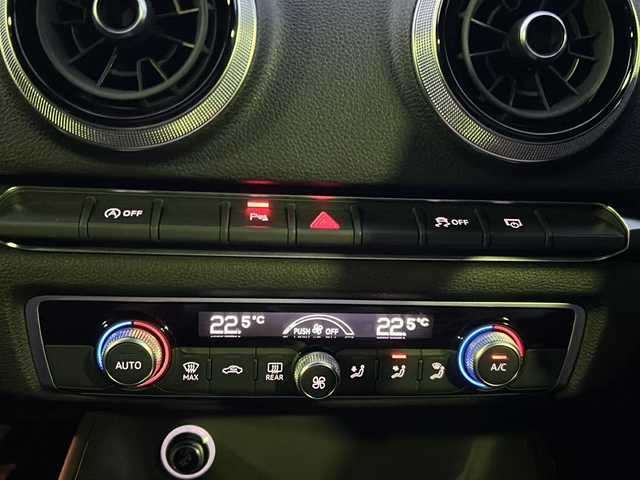 アウディ Ａ３ SB 30TFSI シグネチャーED 京都府 2020(令2)年 1.1万km 白 ワンオーナー/純正ナビ/フルセグTV/FM/AM/CD/DVD/SD/AUX/USB/バックカメラ/レーダークルーズコントロール/コーナーセンサー/衝突軽減防止/レーンアシスト/Audiプレセンス/Audiサイドアシスト/電動パーキングブレーキ/プッシュスタート/オートライト/オートワイパー/前後ドラレコ/ETC/純正フロアマット/純正１６インチAW/スマートスペアキー×１