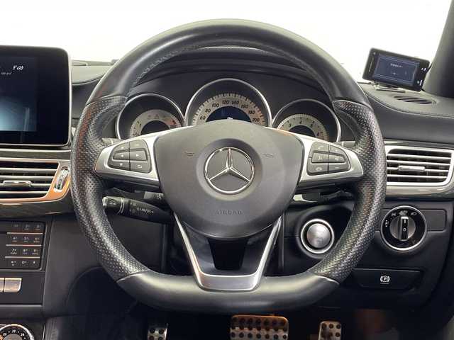メルセデス・ベンツ ＣＬＳ４００ 栃木県 2017(平29)年 5.4万km ダイヤモンドホワイト ターボ/純正HDDナビ/（CD/DVD/フルセグTV/Bluetooth）/全方位カメラ/サンルーフ/レザーシート/コーナーセンサー/ETC/前方ドライブレコーダー/前席シートヒーター/禁煙車/オートライト/LEDヘッドライト/パドルシフト/横滑り防止装置/スマートキー/プッシュスタート/ウィンカーミラー/純正19インチアルミホイール/純正フロアマット/社外レーダー/エアサス