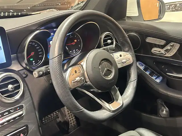 メルセデス・ベンツ ＧＬＣ２２０ d 4マチック AMGライン 道央・札幌 2019(令1)年 4.1万km ポーラホワイト ４WD/パノラミックスライディングルーフ/AMGライン/純正ランニングボード/レーダーセーフティパッケージ/純正メモリナビ/フルセグTV/360°カメラ/ハーフレザーシート/シートヒーター/禁煙車