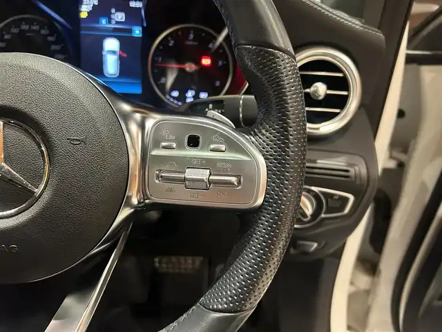 メルセデス・ベンツ ＧＬＣ２２０ d 4マチック AMGライン 道央・札幌 2019(令1)年 4.1万km ポーラホワイト ４WD/パノラミックスライディングルーフ/AMGライン/純正ランニングボード/レーダーセーフティパッケージ/純正メモリナビ/フルセグTV/360°カメラ/ハーフレザーシート/シートヒーター/禁煙車