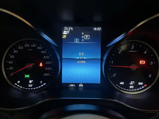 メルセデス・ベンツ ＧＬＣ２２０ d 4マチック AMGライン 道央・札幌 2019(令1)年 4.1万km ポーラホワイト ４WD/パノラミックスライディングルーフ/AMGライン/純正ランニングボード/レーダーセーフティパッケージ/純正メモリナビ/フルセグTV/360°カメラ/ハーフレザーシート/シートヒーター/禁煙車