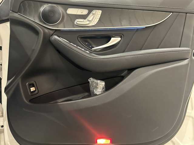 メルセデス・ベンツ ＧＬＣ２２０ d 4マチック AMGライン 道央・札幌 2019(令1)年 4.1万km ポーラホワイト ４WD/パノラミックスライディングルーフ/AMGライン/純正ランニングボード/レーダーセーフティパッケージ/純正メモリナビ/フルセグTV/360°カメラ/ハーフレザーシート/シートヒーター/禁煙車