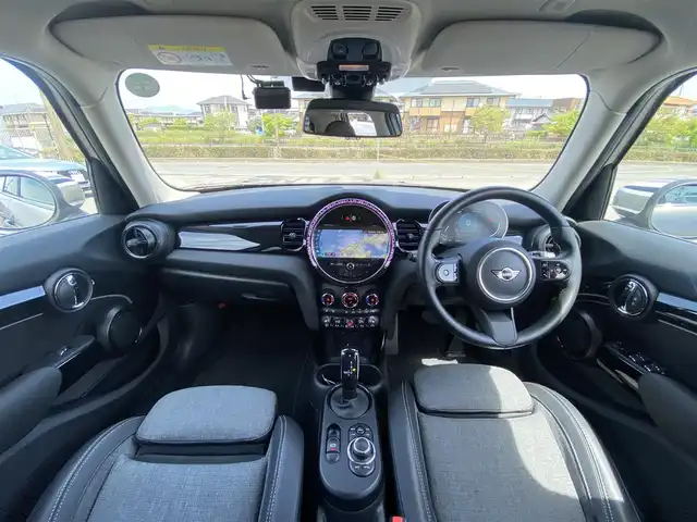 ＭＩＮＩ ミニ クーパー SD 福岡県 2022(令4)年 3.2万km グレー ・アクティブクルーズコントロール/・純正HDDナビ/USB/Bluetooth/・バックカメラ/・ハーフレザーシート/シートヒーター/・前後ドライブレコーダー/・ETC/・純正17AW/・プッシュスタート/・パーキングアシスト/・アイドリングストップ/・スマートキー/・スペアキー/・レーンキープアシスト/・オートライト/・ＬＥＤライト/・保証書/・取扱説明書/・記録簿