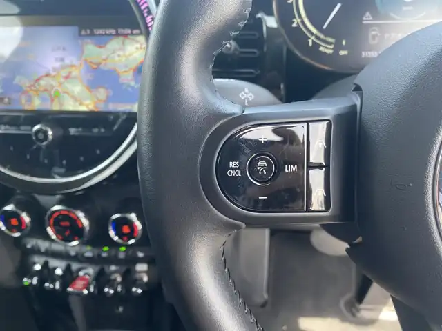 ＭＩＮＩ ミニ クーパー SD 福岡県 2022(令4)年 3.2万km グレー ・アクティブクルーズコントロール/・純正HDDナビ/USB/Bluetooth/・バックカメラ/・ハーフレザーシート/シートヒーター/・前後ドライブレコーダー/・ETC/・純正17AW/・プッシュスタート/・パーキングアシスト/・アイドリングストップ/・スマートキー/・スペアキー/・レーンキープアシスト/・オートライト/・ＬＥＤライト/・保証書/・取扱説明書/・記録簿