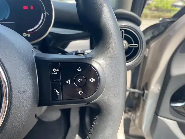 ＭＩＮＩ ミニ クーパー SD 福岡県 2022(令4)年 3.2万km グレー ・アクティブクルーズコントロール/・純正HDDナビ/USB/Bluetooth/・バックカメラ/・ハーフレザーシート/シートヒーター/・前後ドライブレコーダー/・ETC/・純正17AW/・プッシュスタート/・パーキングアシスト/・アイドリングストップ/・スマートキー/・スペアキー/・レーンキープアシスト/・オートライト/・ＬＥＤライト/・保証書/・取扱説明書/・記録簿