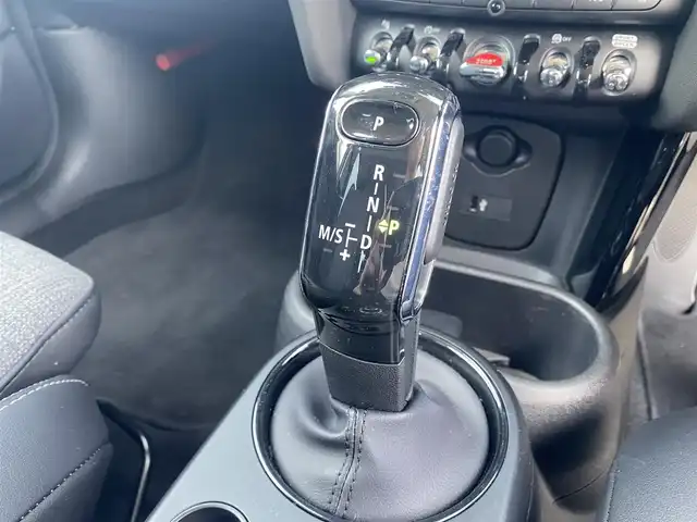 ＭＩＮＩ ミニ クーパー SD 福岡県 2022(令4)年 3.2万km グレー ・アクティブクルーズコントロール/・純正HDDナビ/USB/Bluetooth/・バックカメラ/・ハーフレザーシート/シートヒーター/・前後ドライブレコーダー/・ETC/・純正17AW/・プッシュスタート/・パーキングアシスト/・アイドリングストップ/・スマートキー/・スペアキー/・レーンキープアシスト/・オートライト/・ＬＥＤライト/・保証書/・取扱説明書/・記録簿