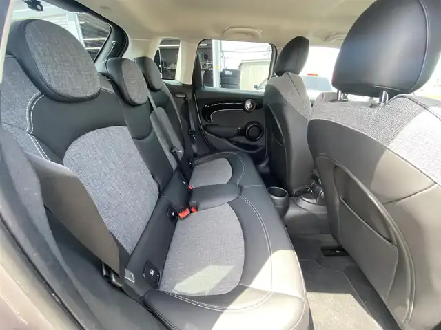 ＭＩＮＩ ミニ クーパー SD 福岡県 2022(令4)年 3.2万km グレー ・アクティブクルーズコントロール/・純正HDDナビ/USB/Bluetooth/・バックカメラ/・ハーフレザーシート/シートヒーター/・前後ドライブレコーダー/・ETC/・純正17AW/・プッシュスタート/・パーキングアシスト/・アイドリングストップ/・スマートキー/・スペアキー/・レーンキープアシスト/・オートライト/・ＬＥＤライト/・保証書/・取扱説明書/・記録簿