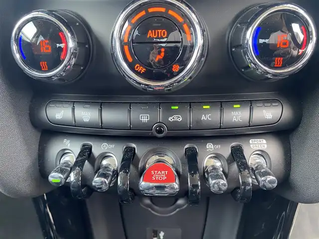 ＭＩＮＩ ミニ クーパー SD 福岡県 2022(令4)年 3.2万km グレー ・アクティブクルーズコントロール/・純正HDDナビ/USB/Bluetooth/・バックカメラ/・ハーフレザーシート/シートヒーター/・前後ドライブレコーダー/・ETC/・純正17AW/・プッシュスタート/・パーキングアシスト/・アイドリングストップ/・スマートキー/・スペアキー/・レーンキープアシスト/・オートライト/・ＬＥＤライト/・保証書/・取扱説明書/・記録簿
