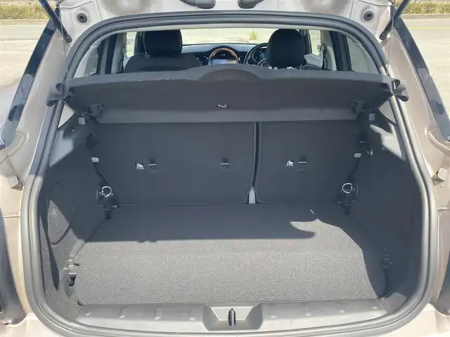 ＭＩＮＩ ミニ クーパー SD 福岡県 2022(令4)年 3.2万km グレー ・アクティブクルーズコントロール/・純正HDDナビ/USB/Bluetooth/・バックカメラ/・ハーフレザーシート/シートヒーター/・前後ドライブレコーダー/・ETC/・純正17AW/・プッシュスタート/・パーキングアシスト/・アイドリングストップ/・スマートキー/・スペアキー/・レーンキープアシスト/・オートライト/・ＬＥＤライト/・保証書/・取扱説明書/・記録簿