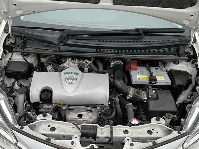 トヨタ ヴィッツ F 富山県 2018(平30)年 6.9万km ホワイトパールクリスタルシャイン 社外ナビ（CN-RA04WD）/フルセグTV/DVD再生/Bluetooth/ビルトインETC/バックカメラ/純正フロアマット/ドアバイザー/横滑り防止装置/アイドリングストップ/電動格納ウィンカーミラー/保証書/点検整備記録簿