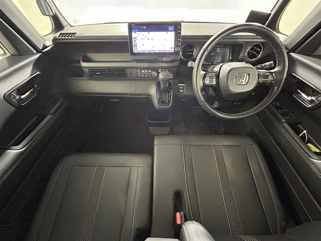 ホンダ Ｎ ＢＯＸ カスタム コーディネートスタイル 佐賀県 2024(令6)年 1.9万km プラチナホワイトパール 純正9インチホンダGathersナビ/フルセグTV/DVD/CD/Bluetooth/バックカメラ/衝突被害軽減システム/レーダークルーズコントロール/レーンアシスト/クリアランスソナー/先行車発進告知機能/ロードサインアシスト/オートライト/オートマチックハイビーム/電子パーキング/ブレーキホールド/カーテンエアバッグ/LED ヘッドライト/フォグライト/両側パワースライドドア/前方ドライブレコーダー/ビルトインEETC/後席サンシェード/シートバックテーブル/運転席・助手席シートヒーター/ISOFIX対応シート/合皮シート/純正14インチアルミホイール/純正フロアマット/ステアリングスイッチ/ウィンカーミラー