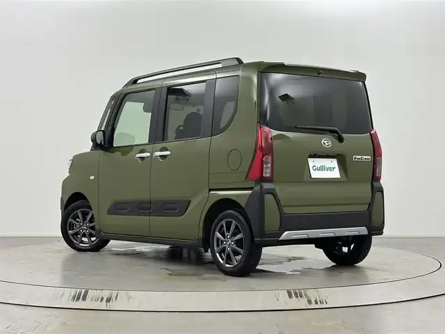 ダイハツ タント ファンクロス 埼玉県 2024(令6)年 0.8万km フォレストカーキメタリック 社外7型ナビ/（BT/フルTV/CD/DVD/SD）/全方位カメラ/スマートアシストIII/・衝突回避支援ブレーキ機能/・誤発進抑制制御機能/・車線逸脱警報機能/・先行車発進お知らせ機能/・オートハイビーム/・コーナーセンサー/両側パワースライドドア/シートヒーターDN席/純正アルミホイール/LEDライト/スペア1本HDDナビ