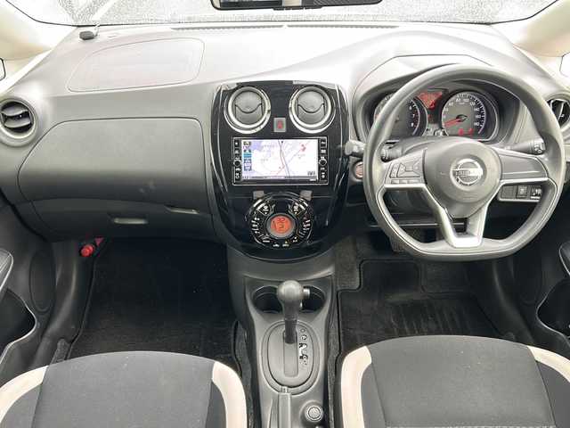 日産 ノート X Vセレクション 山形県 2020(令2)年 2.7万km ダークメタルグレー 禁煙車/エマージェンシーブレーキ/レーンキープアシスト/横滑り防止装置/純正ナビ/（Bluetooth/CD/DVD/フルセグ)/アラウンドビューモニター/前後コーナーセンサー/オートライト/純正ドライブレコーダー/デジタルインナーミラー/ステアリングスイッチ/ETC/電動格納ウィンカーミラー/スマートキー×2/ドアバイザー