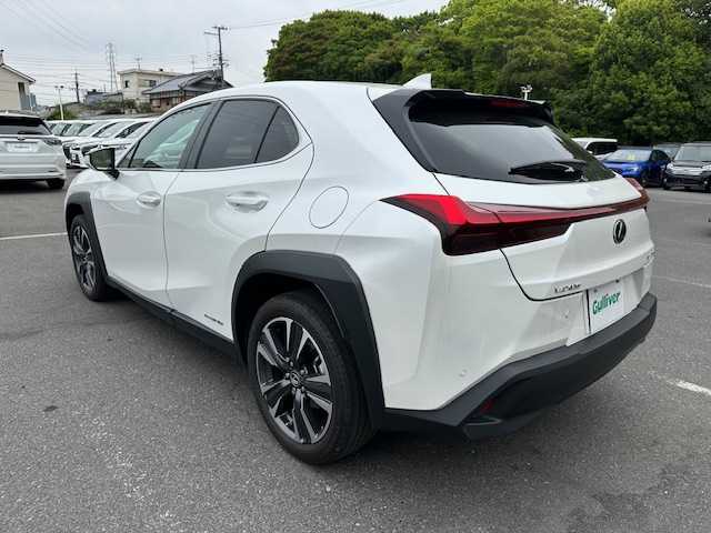 レクサス ＵＸ 250h バージョンC 大阪府 2022(令4)年 2.3万km ソニッククォーツ ナビ　/フルセグ　/Ｂｌｕｅｔｏｏｔｈ　/全方位カメラ　/レザーシート　/シートヒーター　/エアーシート　/ステアリングヒーター　/ブラインドスポットモニター　/メモリーシート　/前後ドライブレコーダー/ＥＴＣ/マット/カードキー