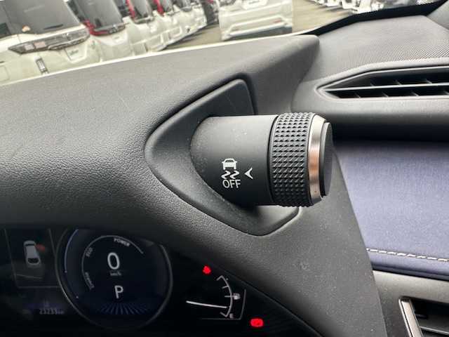 レクサス ＵＸ 250h バージョンC 大阪府 2022(令4)年 2.3万km ソニッククォーツ ナビ　/フルセグ　/Ｂｌｕｅｔｏｏｔｈ　/全方位カメラ　/レザーシート　/シートヒーター　/エアーシート　/ステアリングヒーター　/ブラインドスポットモニター　/メモリーシート　/前後ドライブレコーダー/ＥＴＣ/マット/カードキー