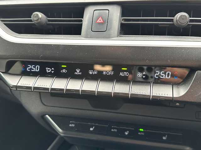 レクサス ＵＸ 250h バージョンC 大阪府 2022(令4)年 2.3万km ソニッククォーツ ナビ　/フルセグ　/Ｂｌｕｅｔｏｏｔｈ　/全方位カメラ　/レザーシート　/シートヒーター　/エアーシート　/ステアリングヒーター　/ブラインドスポットモニター　/メモリーシート　/前後ドライブレコーダー/ＥＴＣ/マット/カードキー