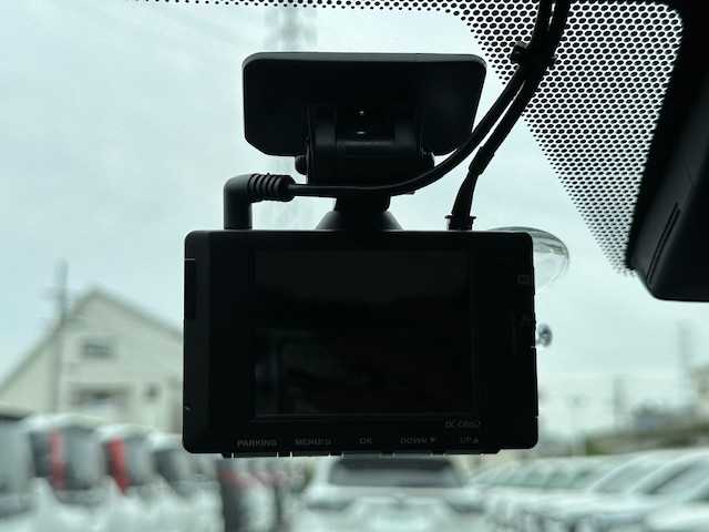 レクサス ＵＸ 250h バージョンC 大阪府 2022(令4)年 2.3万km ソニッククォーツ ナビ　/フルセグ　/Ｂｌｕｅｔｏｏｔｈ　/全方位カメラ　/レザーシート　/シートヒーター　/エアーシート　/ステアリングヒーター　/ブラインドスポットモニター　/メモリーシート　/前後ドライブレコーダー/ＥＴＣ/マット/カードキー