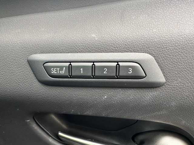 レクサス ＵＸ 250h バージョンC 大阪府 2022(令4)年 2.3万km ソニッククォーツ ナビ　/フルセグ　/Ｂｌｕｅｔｏｏｔｈ　/全方位カメラ　/レザーシート　/シートヒーター　/エアーシート　/ステアリングヒーター　/ブラインドスポットモニター　/メモリーシート　/前後ドライブレコーダー/ＥＴＣ/マット/カードキー