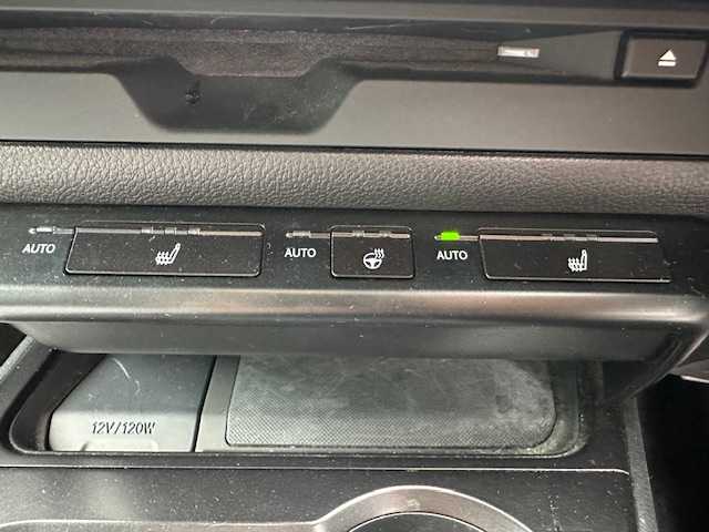 レクサス ＵＸ 250h バージョンC 大阪府 2022(令4)年 2.3万km ソニッククォーツ ナビ　/フルセグ　/Ｂｌｕｅｔｏｏｔｈ　/全方位カメラ　/レザーシート　/シートヒーター　/エアーシート　/ステアリングヒーター　/ブラインドスポットモニター　/メモリーシート　/前後ドライブレコーダー/ＥＴＣ/マット/カードキー