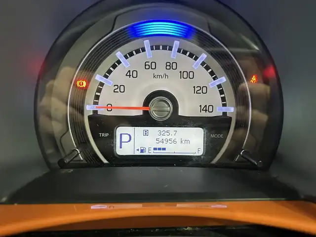 スズキ ハスラー G 鹿児島県 2014(平26)年 5.5万km パッションオレンジマイカ/スペリアホワイト 禁煙車/社外7インチメモリナビ【MDV－L401】/(ワンセグ/Bluetooth/DVD/CD)/レーダーブレーキサポート　/誤発進抑制機能/エマージェンシーストップシグナル/純正ドアバイザー/プッシュスタート/アイドリングストップ/ハロゲンヘッドライト/ヘッドライトレベライザー/ETC