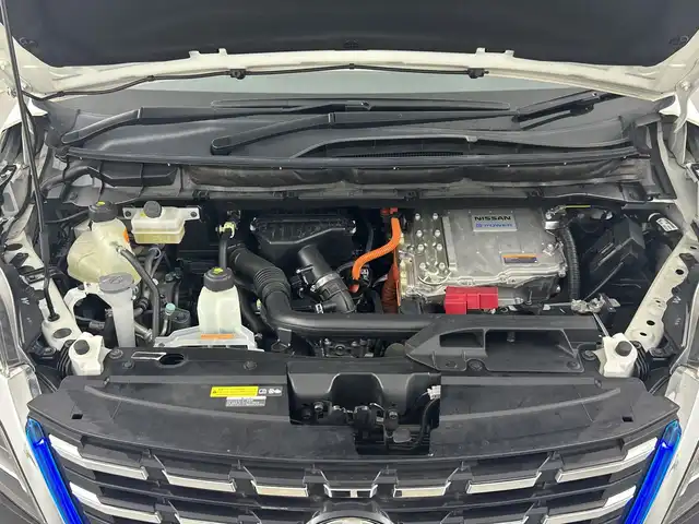 日産 セレナ e－パワー ハイウェイスター V 愛知県 2020(令2)年 5万km ブリリアントホワイトパール 禁煙車/純正10インチナビ/（CD/DVD/Bluetooth/フルセグTV/Blu-ray）/全方位カメラ/フリップダウンモニター/衝突軽減ブレーキ/プロパイロット/オートマチックハイビーム/レーンキープアシスト/追従式クルーズコントロール/ETC/前後ドライブレコーダー/両側パワースライドドア/純正16インチアルミホイール/純正フロアマット/スマートキー/スペアキー有/エンジンスターター/LEDヘッドライト