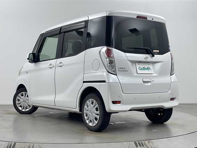 日産 デイズ ルークス X 埼玉県 2019(平31)年 3.3万km ホワイトパール 社外ナビ（CN-RE04WD）/（Ｂｌｕｅｔｏｏｔｈ・フルセグＴＶ・ＣＤ・ＤＶＤ・ＳＤ）/全方位カメラ/社外ドライブレコーダー/片側パワースライドドア/衝突軽減ブレーキ/レーンキープアシスト/横滑り防止装置/コーナーセンサー/アイドリングストップ/ロールサンシェード/LEDヘッドライト/オートライト/社外フロアマット/スマートキー/スペアキーｘ１