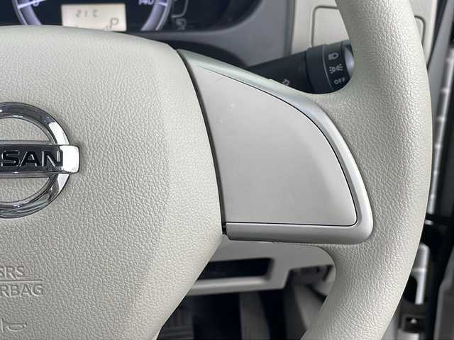 日産 デイズ ルークス X 埼玉県 2019(平31)年 3.3万km ホワイトパール 社外ナビ（CN-RE04WD）/（Ｂｌｕｅｔｏｏｔｈ・フルセグＴＶ・ＣＤ・ＤＶＤ・ＳＤ）/全方位カメラ/社外ドライブレコーダー/片側パワースライドドア/衝突軽減ブレーキ/レーンキープアシスト/横滑り防止装置/コーナーセンサー/アイドリングストップ/ロールサンシェード/LEDヘッドライト/オートライト/社外フロアマット/スマートキー/スペアキーｘ１