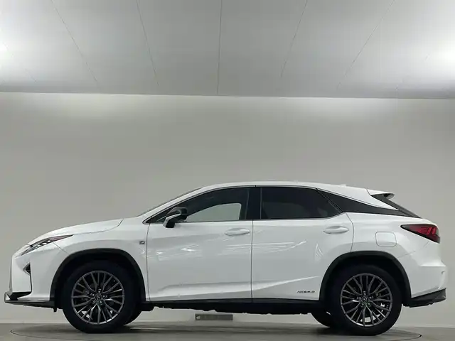 レクサス ＲＸ 450h Fスポーツ 埼玉県 2016(平28)年 2.9万km ホワイトノーヴァガラスフレーク 三眼ＬＥＤ　サンルーフ　赤革　ベンチレーション　全方位カメラ　ＢＳＭ　ＨＵＤ　２列目電動格納シート　ＥＴＣ２．０　追従走行　ＣＤ／ＤＶＤ　フルセグＴＶ　電動リアゲート　全席パワーシート　衝突軽減　オートハイビーム