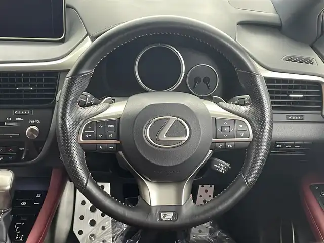 レクサス ＲＸ 450h Fスポーツ 埼玉県 2016(平28)年 2.9万km ホワイトノーヴァガラスフレーク 三眼ＬＥＤ　サンルーフ　赤革　ベンチレーション　全方位カメラ　ＢＳＭ　ＨＵＤ　２列目電動格納シート　ＥＴＣ２．０　追従走行　ＣＤ／ＤＶＤ　フルセグＴＶ　電動リアゲート　全席パワーシート　衝突軽減　オートハイビーム