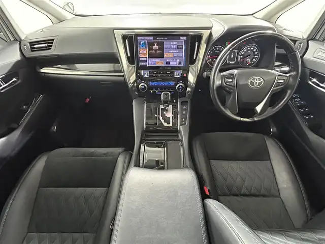 トヨタ ヴェルファイア Z Gエディション 佐賀県 2017(平29)年 6万km ホワイトパールクリスタルシャイン アルパイン製11インチナビ/フルセグTV/CD/DVD/Bluetooth/アルパイン製12.8インチフリップダウンモニター/サンルーフ/衝突被害軽減システム/バックカメラ/レーダークルーズコントロール/レーンアシスト/クリアランスソナー/オートライト/オートマチックハイビーム/LEDヘッドライト/LEDフォグライト/電子パーキング/ブレーキホールド/ビルトインETC/両側パワースライドドア/後席サンシェード/ハーフレザーシート/運転席・助手席パワーシート/パワーバックドア/純正18インチアルミホイール/純正フロアマット/ISOFIX対応シート/メモリーシート/スマートキー/スペアキー×1