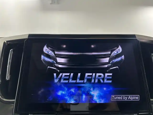 トヨタ ヴェルファイア Z Gエディション 佐賀県 2017(平29)年 6万km ホワイトパールクリスタルシャイン アルパイン製11インチナビ/フルセグTV/CD/DVD/Bluetooth/アルパイン製12.8インチフリップダウンモニター/サンルーフ/衝突被害軽減システム/バックカメラ/レーダークルーズコントロール/レーンアシスト/クリアランスソナー/オートライト/オートマチックハイビーム/LEDヘッドライト/LEDフォグライト/電子パーキング/ブレーキホールド/ビルトインETC/両側パワースライドドア/後席サンシェード/ハーフレザーシート/運転席・助手席パワーシート/パワーバックドア/純正18インチアルミホイール/純正フロアマット/ISOFIX対応シート/メモリーシート/スマートキー/スペアキー×1