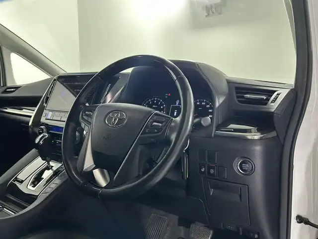 トヨタ ヴェルファイア Z Gエディション 佐賀県 2017(平29)年 6万km ホワイトパールクリスタルシャイン アルパイン製11インチナビ/フルセグTV/CD/DVD/Bluetooth/アルパイン製12.8インチフリップダウンモニター/サンルーフ/衝突被害軽減システム/バックカメラ/レーダークルーズコントロール/レーンアシスト/クリアランスソナー/オートライト/オートマチックハイビーム/LEDヘッドライト/LEDフォグライト/電子パーキング/ブレーキホールド/ビルトインETC/両側パワースライドドア/後席サンシェード/ハーフレザーシート/運転席・助手席パワーシート/パワーバックドア/純正18インチアルミホイール/純正フロアマット/ISOFIX対応シート/メモリーシート/スマートキー/スペアキー×1